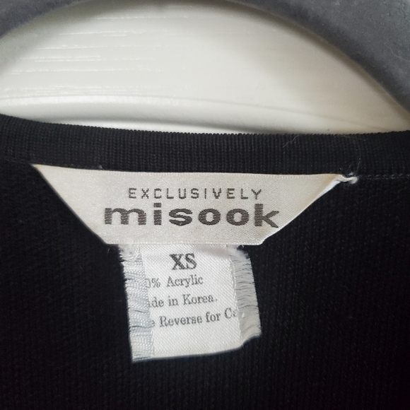 Exclusively Misook 1990s Open Front Red and Black Floral Knit Cardigan, Size XS - Picture 2 of 8